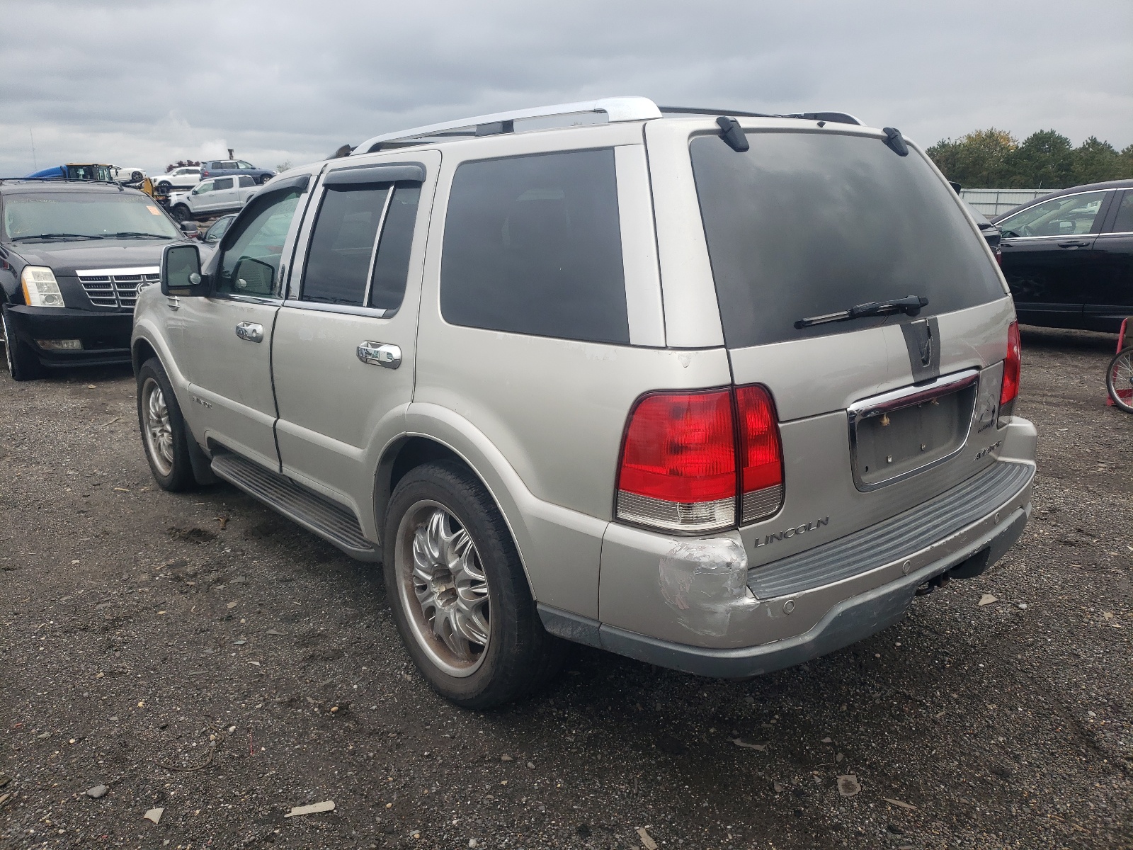 Photo 3 from auction – 2003 LINCOLN AVIATOR with VIN 5LMEU78H33ZJ28657