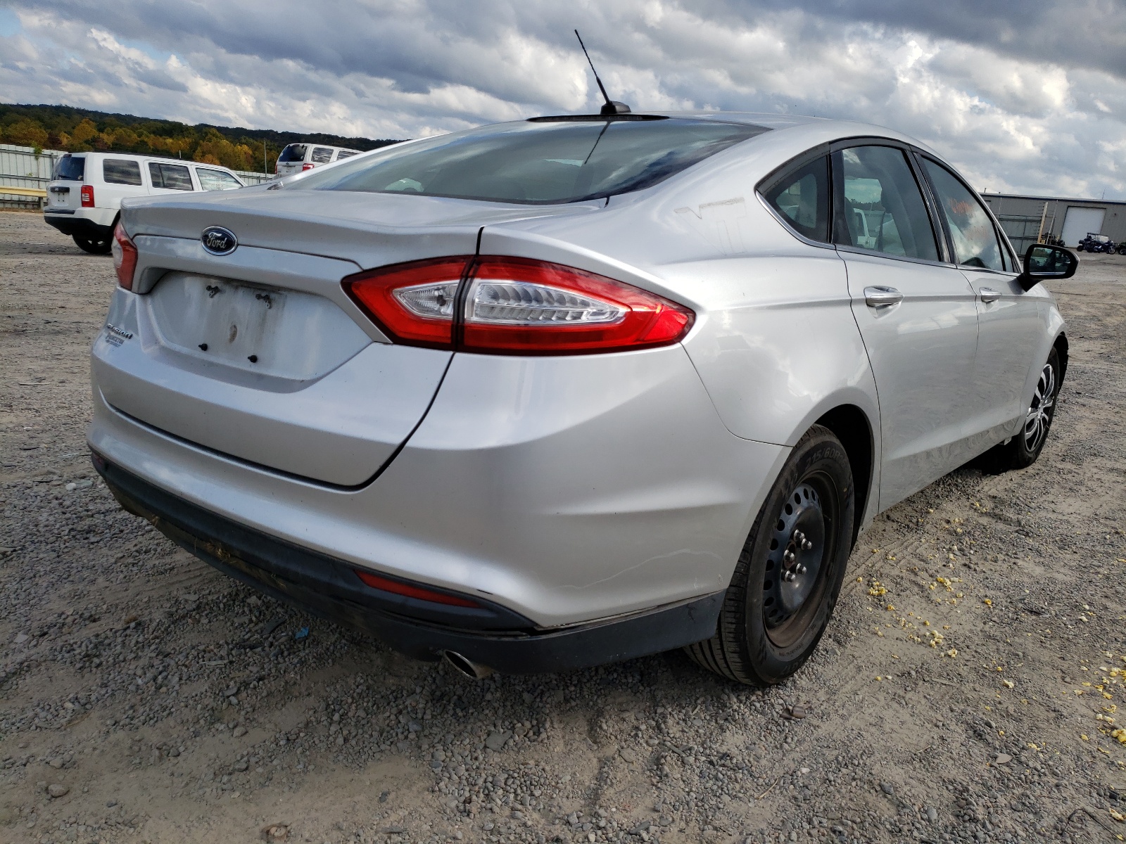 Photo 4 from auction – 2013 FORD FUSION S with VIN 3FA6P0G72DR265295
