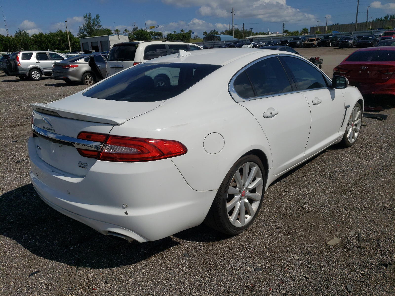 Photo 4 from auction – 2014 JAGUAR XF with VIN SAJWJ0EF0E8U28259