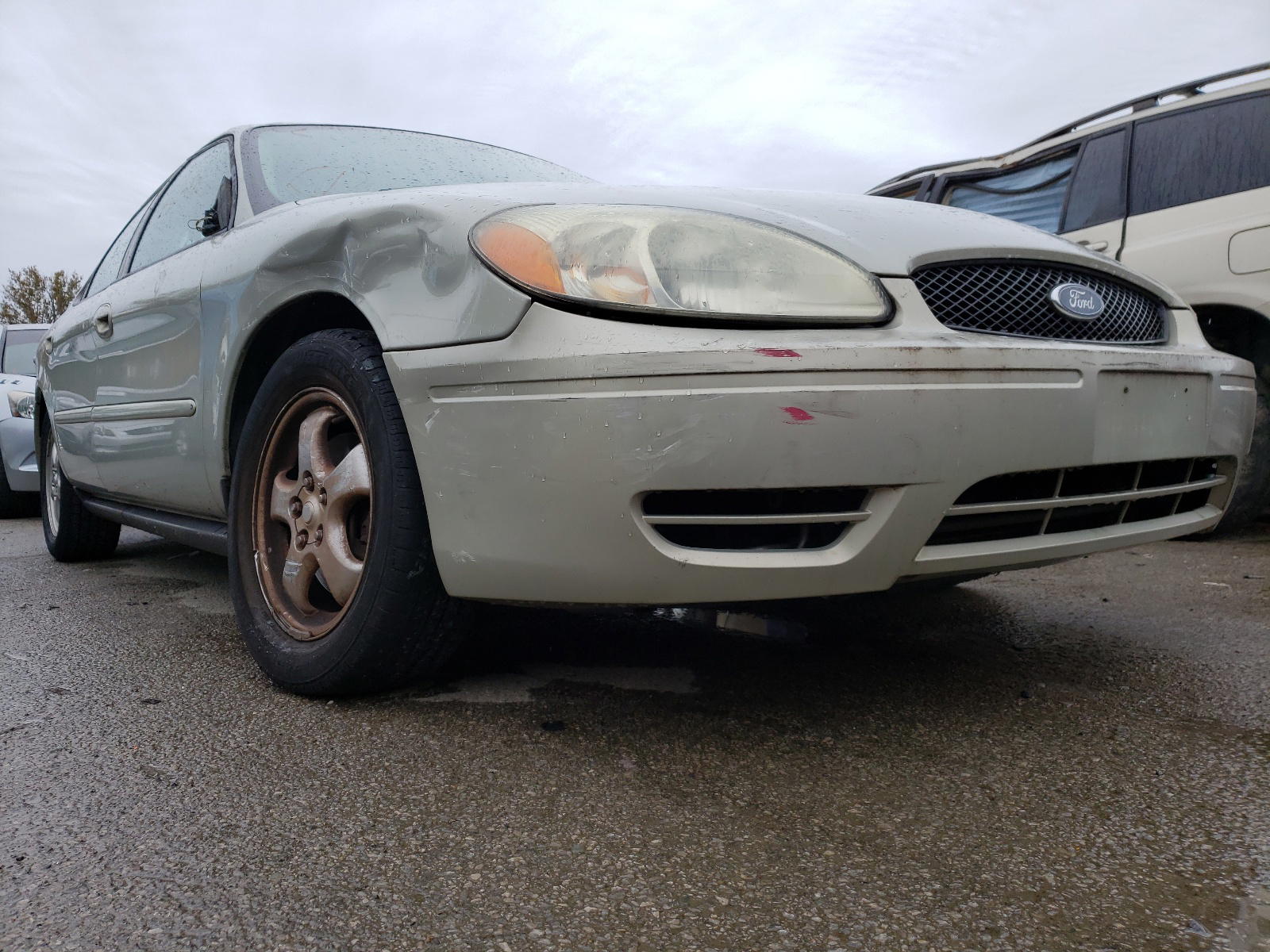 FORD TAURUS 2004 with VIN 1FAFP55U04A183369 - Photo from auction