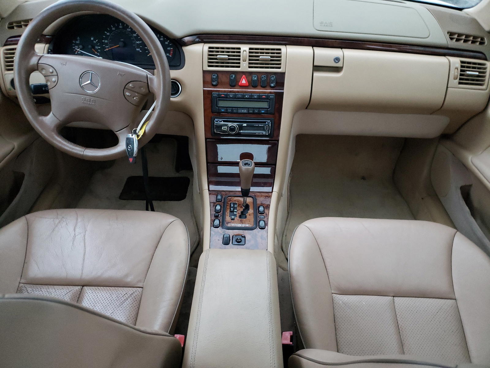 Photo 9 from auction – 2000 MERCEDES-BENZ E-320 with VIN WDBJF65J4YB135679