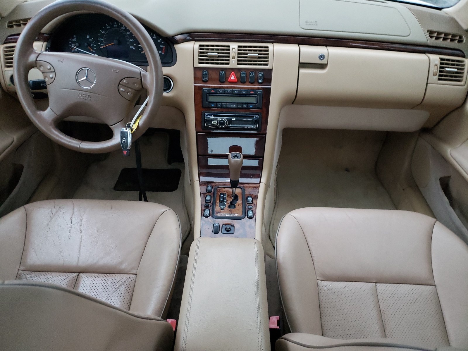 Foto 9 de la subasta – 2000 MERCEDES-BENZ E-320 con VIN WDBJF65J4YB135679
