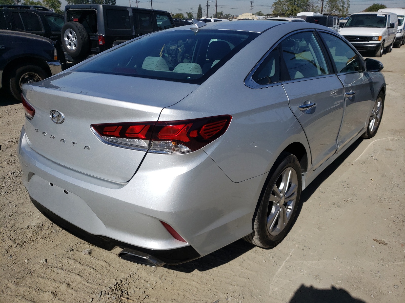 Photo 4 from auction – 2018 HYUNDAI SONATA SPO with VIN 5NPE34AF2JH632087