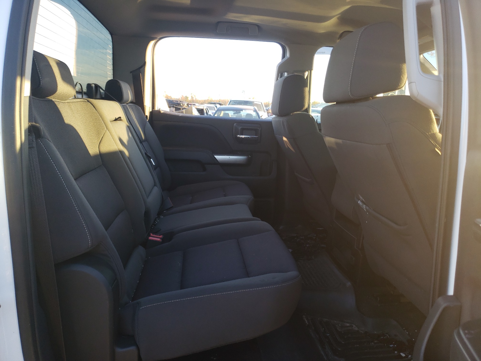 Photo 6 from auction – 2018 CHEVROLET SILVERADO with VIN 3GCUKREC7JG382723