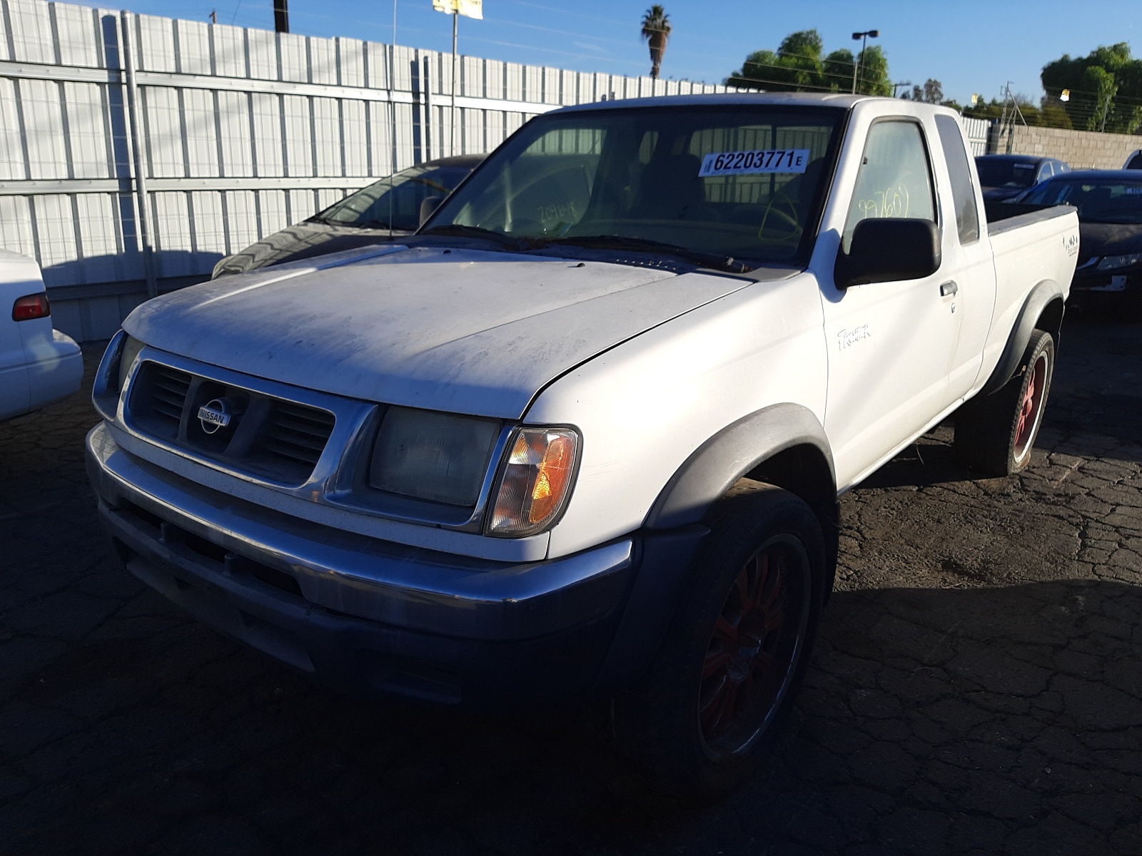 Photo 2 from auction – 2000 NISSAN FRONTIER K with VIN 1N6ED26T1YC396700