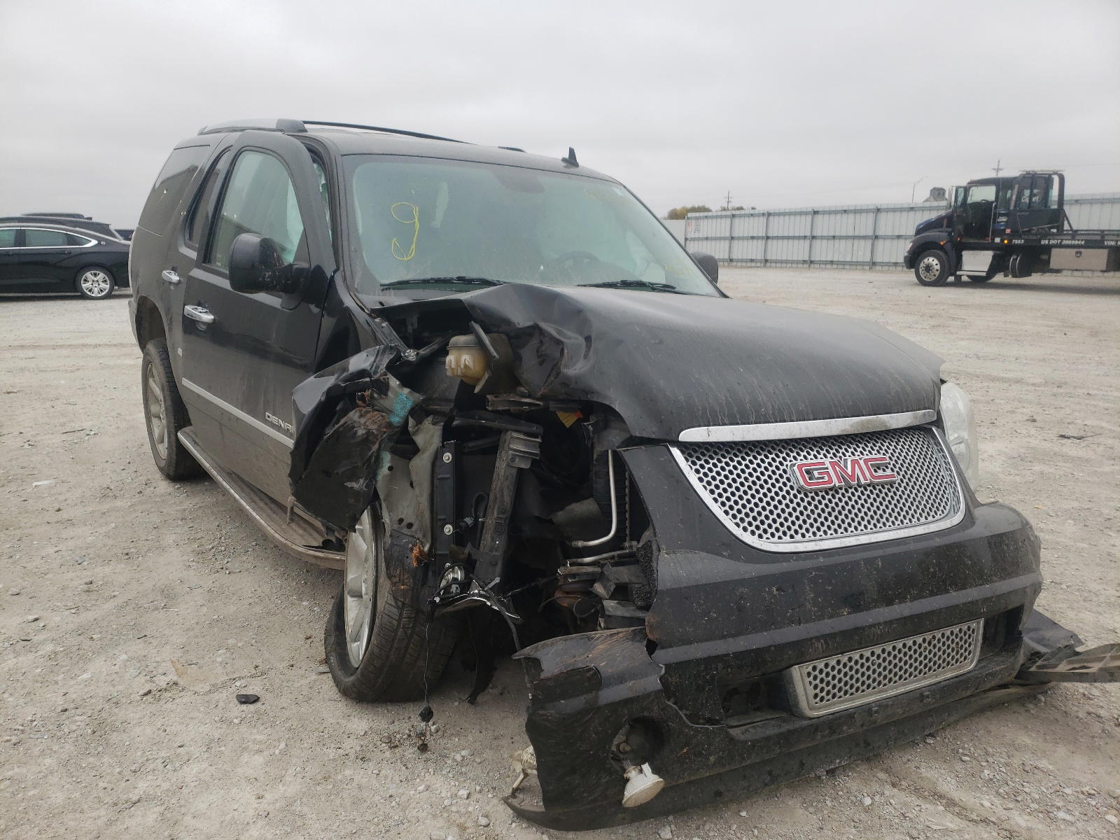 GMC YUKON DENA 2011 with VIN 1GKS2EEF2BR214634 - Photo from auction