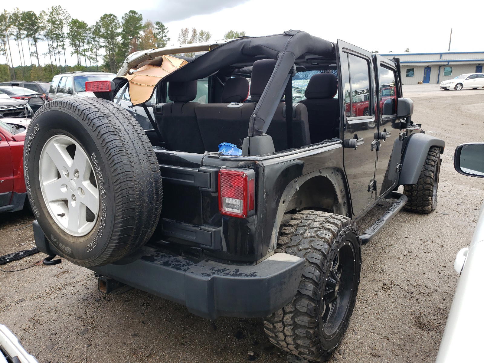 Photo 4 from auction – 2015 JEEP WRANGLER U with VIN 1C4BJWDG2FL502841