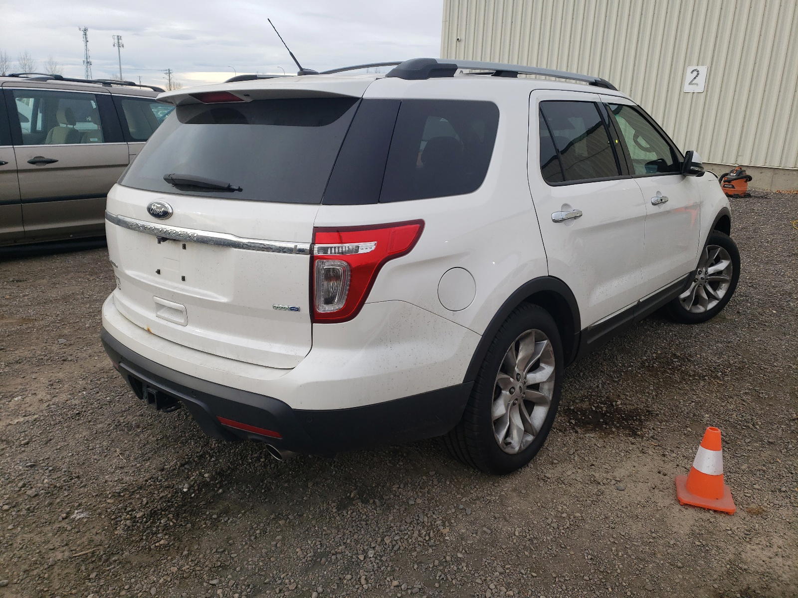 Photo 4 from auction – 2013 FORD EXPLORER L with VIN 1FM5K8F82DGA02692