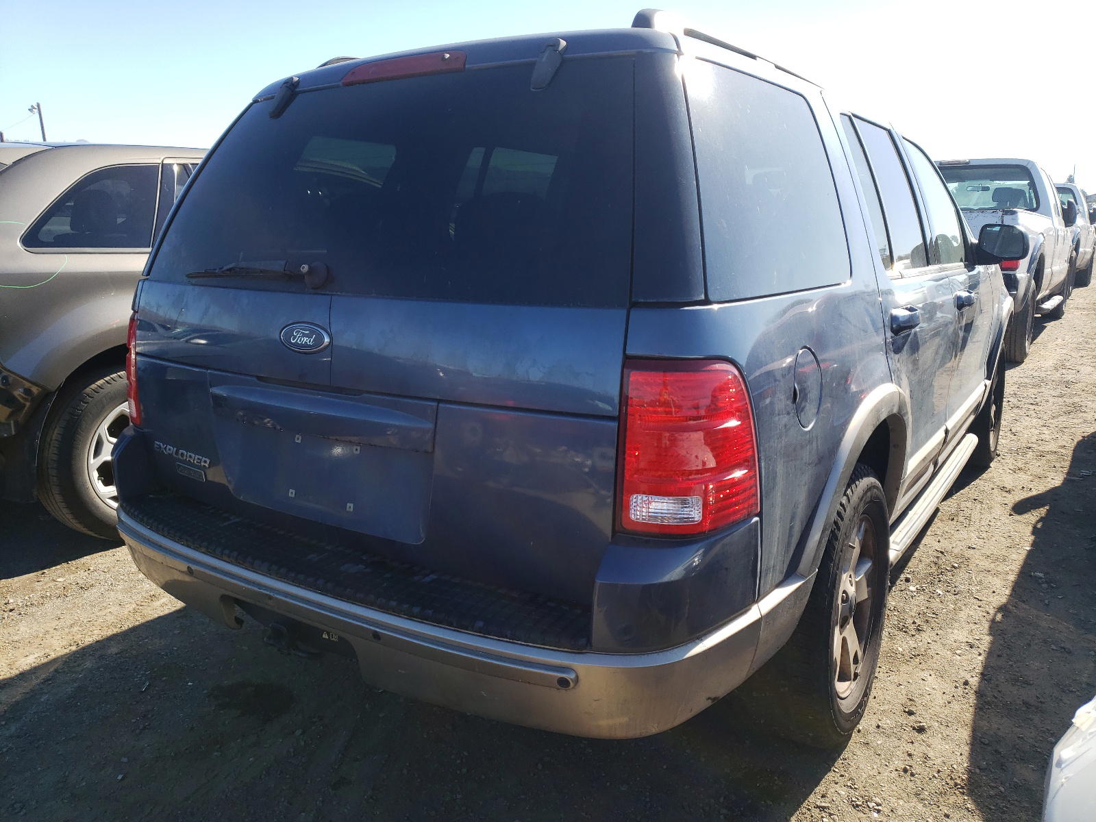 Photo 4 from auction – 2003 FORD EXPLORER E with VIN 1FMZU74E13UC33372