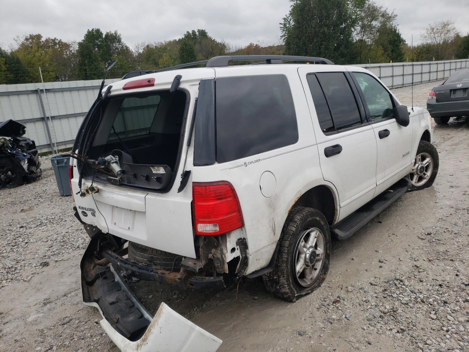 Photo 4 from auction – 2004 FORD EXPLORER X with VIN 1FMZU73E14ZB32385