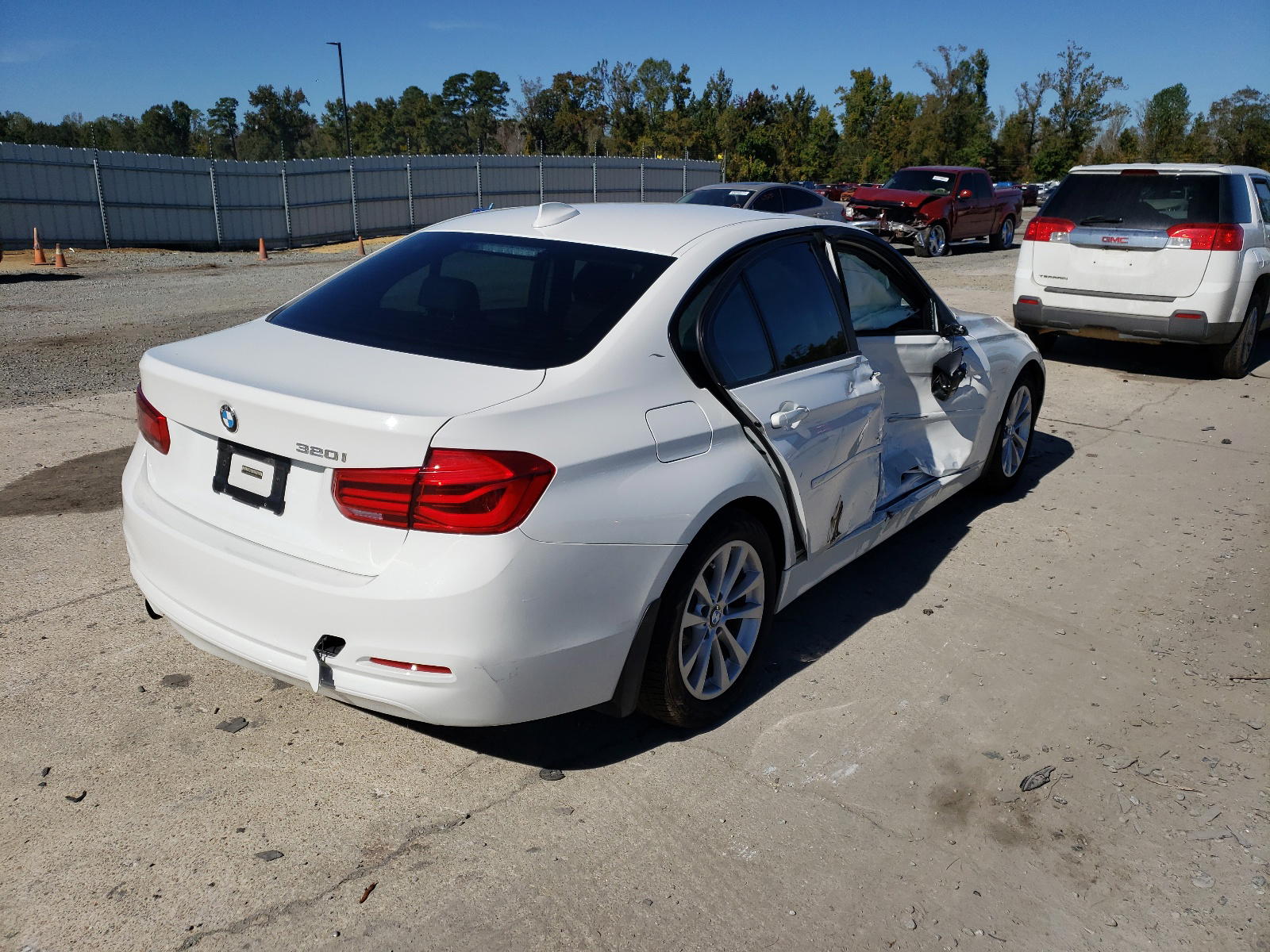 Photo 4 from auction – 2016 BMW 320 I with VIN WBA8E1G50GNT33692