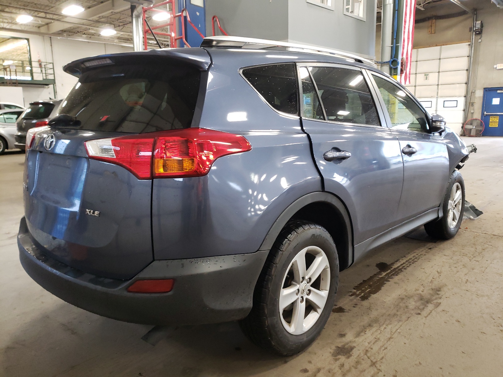 Photo 4 from auction – 2014 TOYOTA RAV4 XLE with VIN JTMWFREV9ED039770