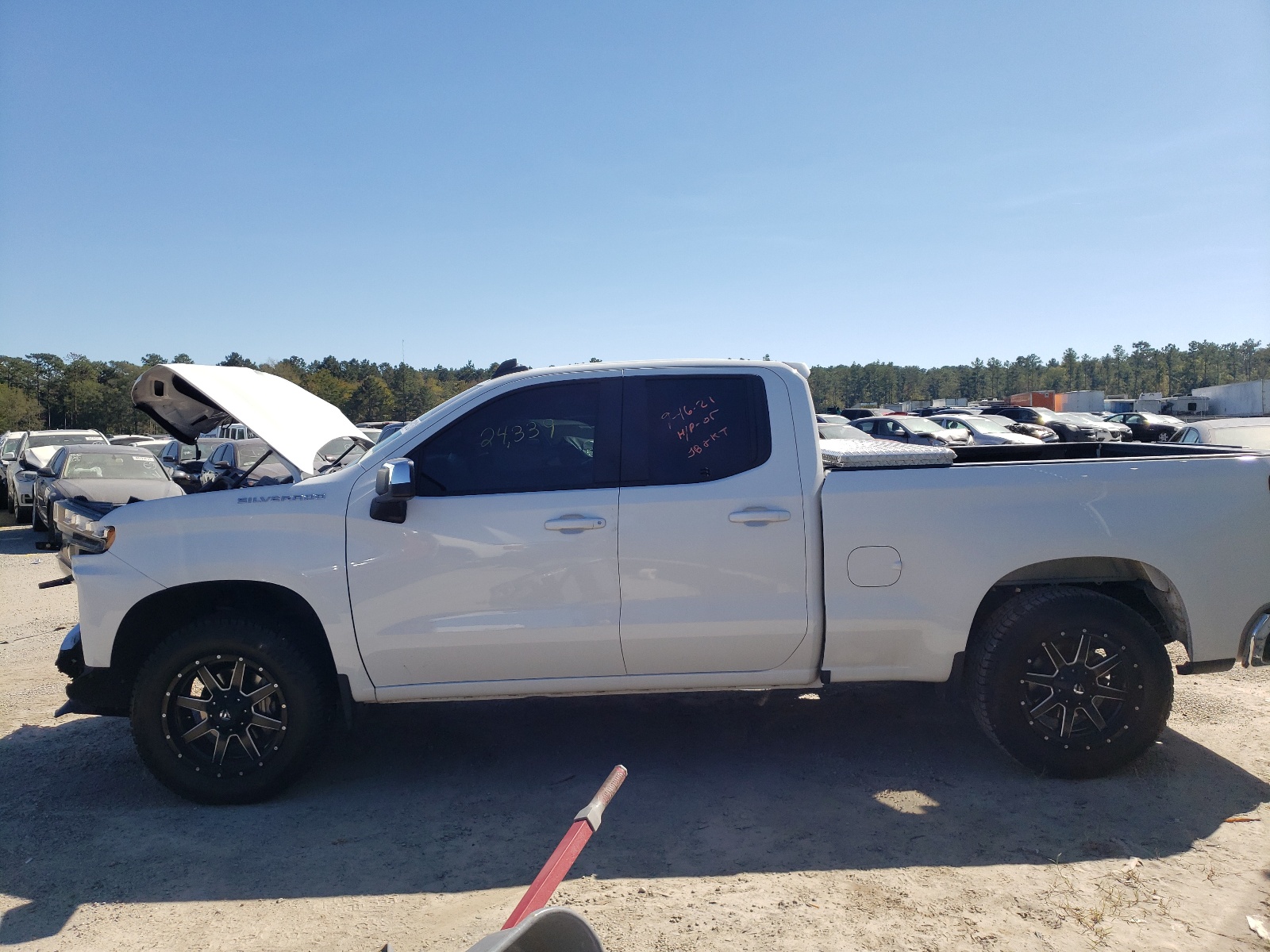Photo 3 from auction – 2020 CHEVROLET SILVERADO with VIN 1GCRWCED1LZ138679