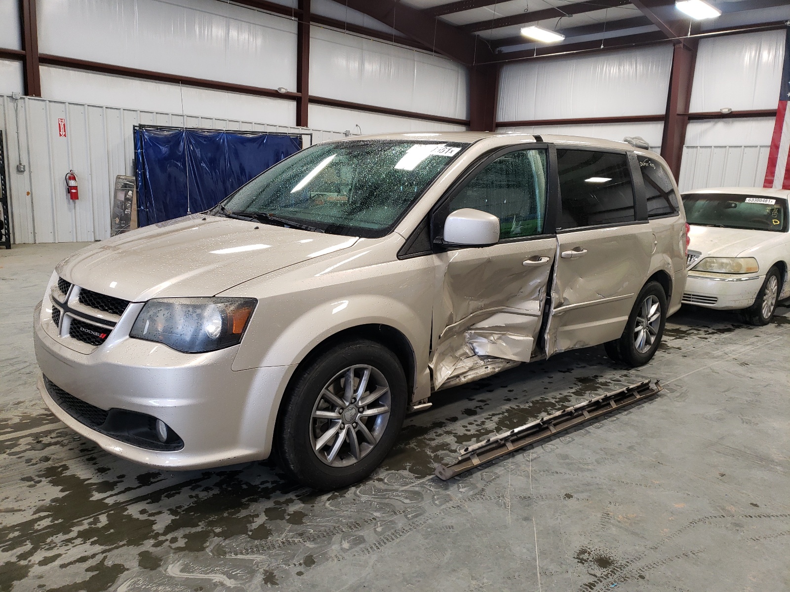 Photo 2 from auction – 2014 DODGE GRAND CARA with VIN 2C4RDGEGXER273468