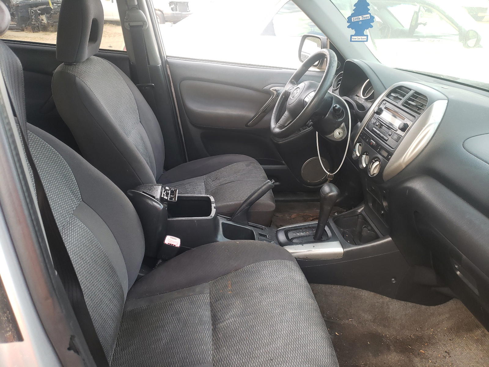 Photo 5 from auction – 2005 TOYOTA RAV4 with VIN JTEGD20V750052450