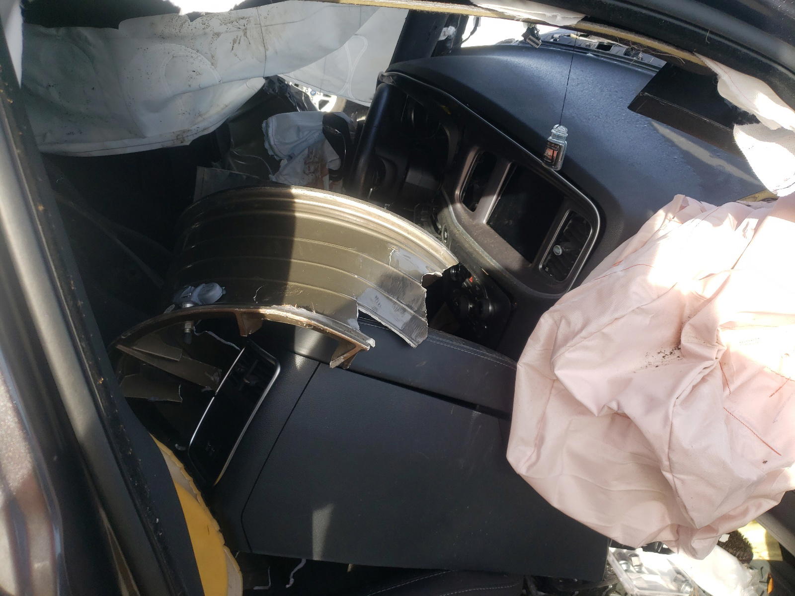 Photo 5 from auction – 2019 DODGE CHARGER SC with VIN 2C3CDXGJ0KH742359