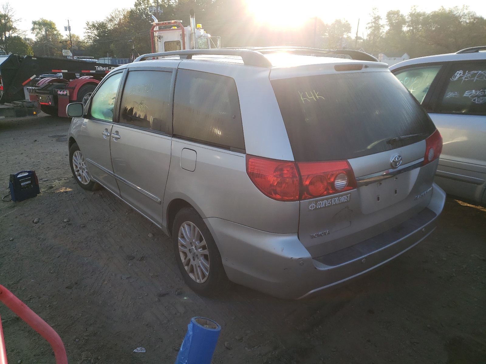 Photo 3 from auction – 2010 TOYOTA SIENNA XLE with VIN 5TDYK4CC5AS306300