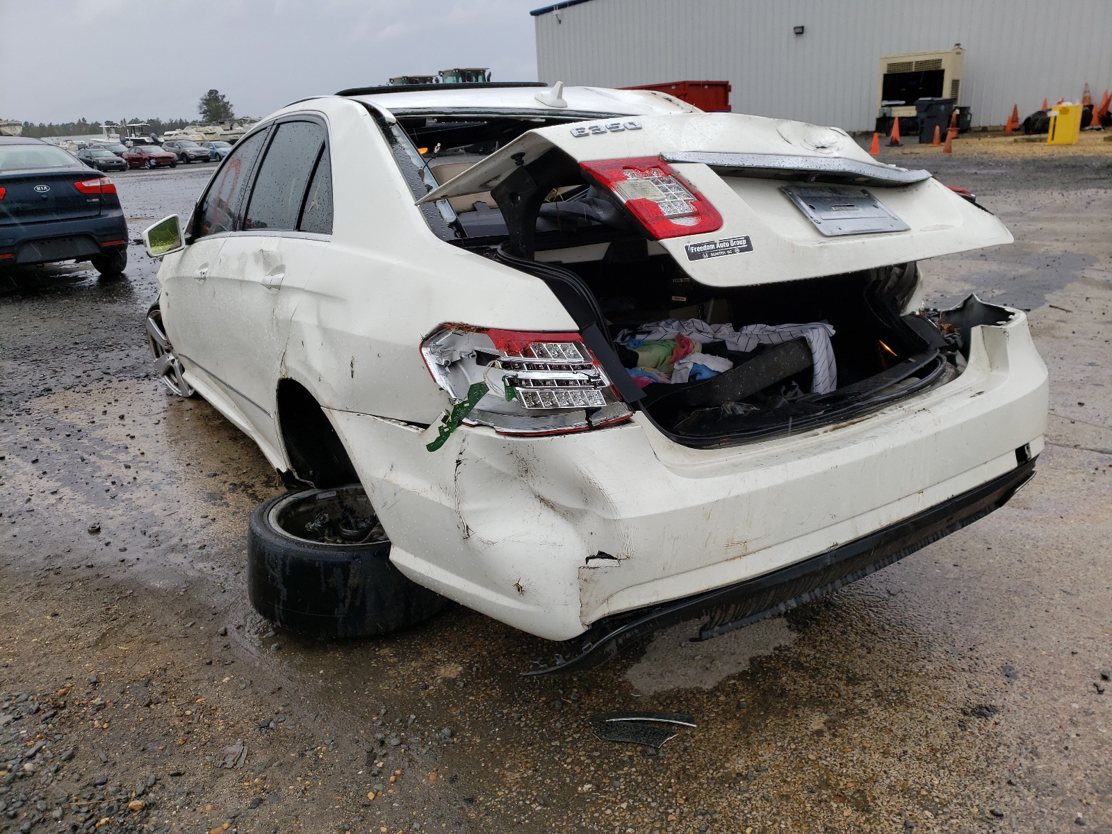 Photo 3 from auction – 2012 MERCEDES-BENZ E 350 with VIN WDDHF5KBXCA570427