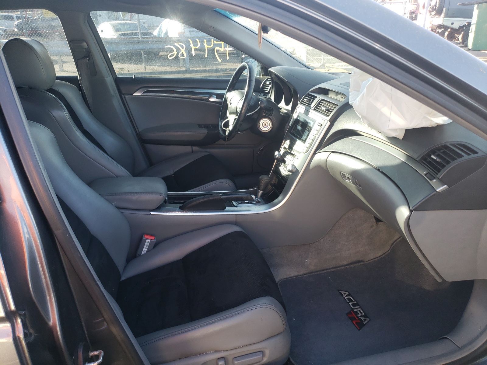 Photo 5 from auction – 2004 ACURA TL with VIN 19UUA66204A012449