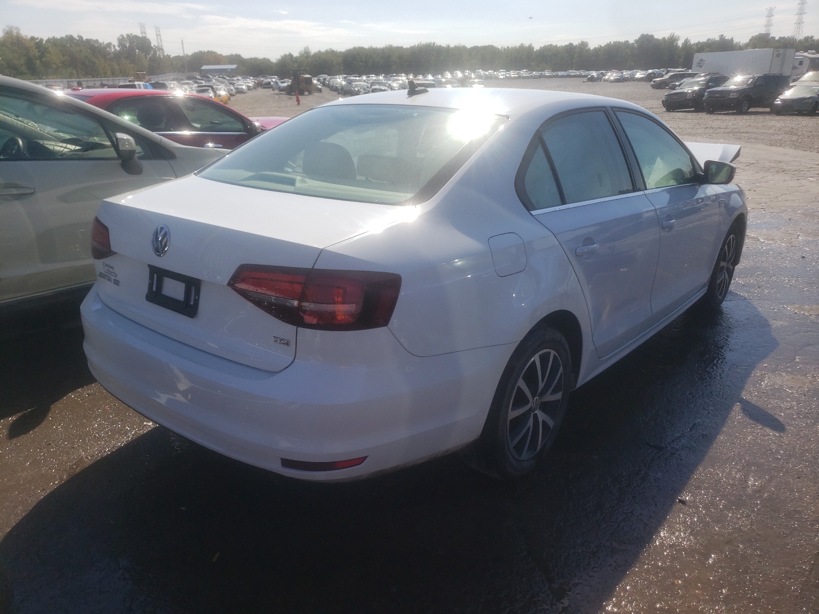 Photo 4 from auction – 2017 VOLKSWAGEN JETTA SE with VIN 3VWDB7AJ7HM281960
