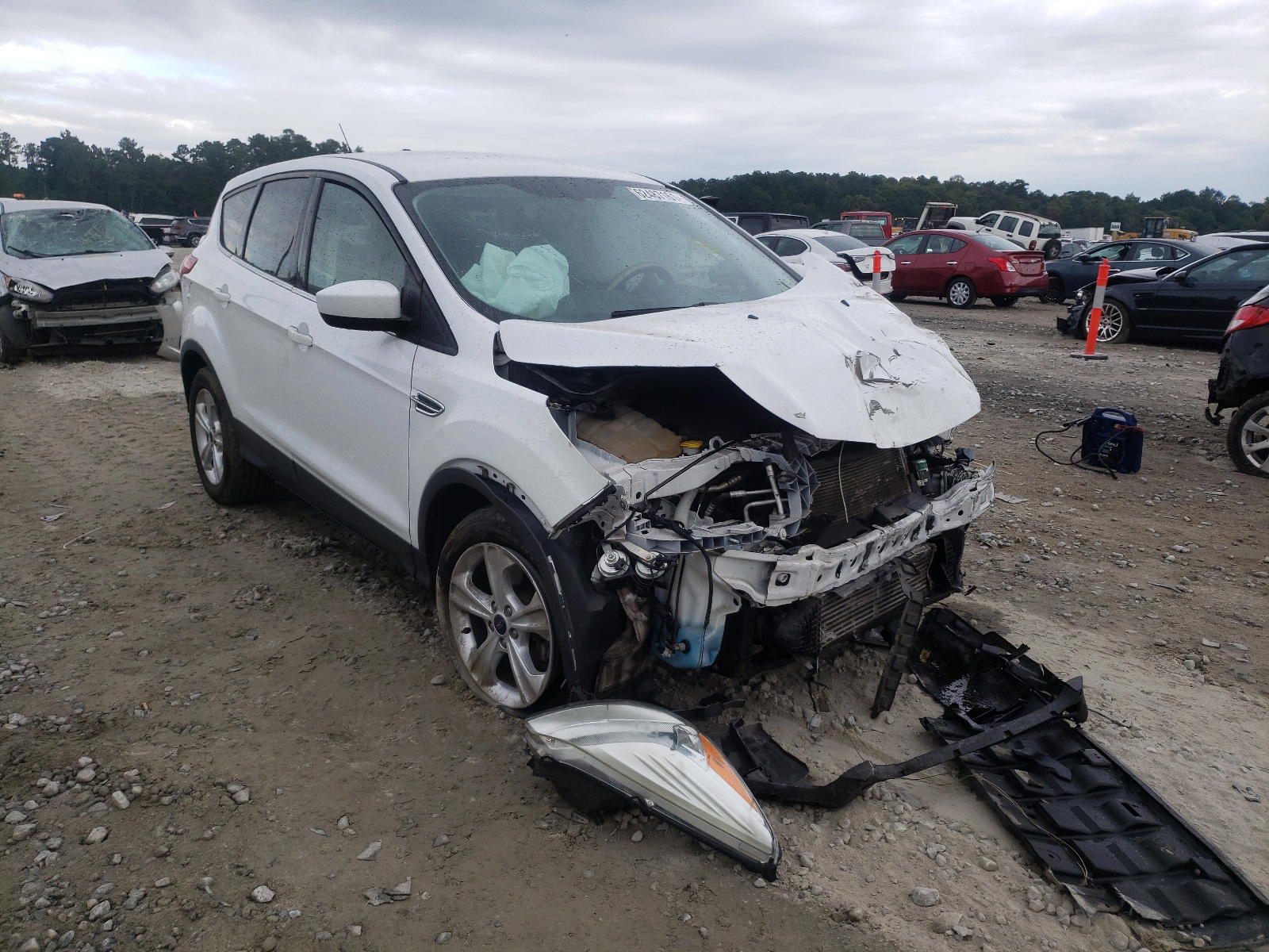 FORD ESCAPE SE 2015 with VIN 1FMCU0G95FUB82202 - Photo from auction