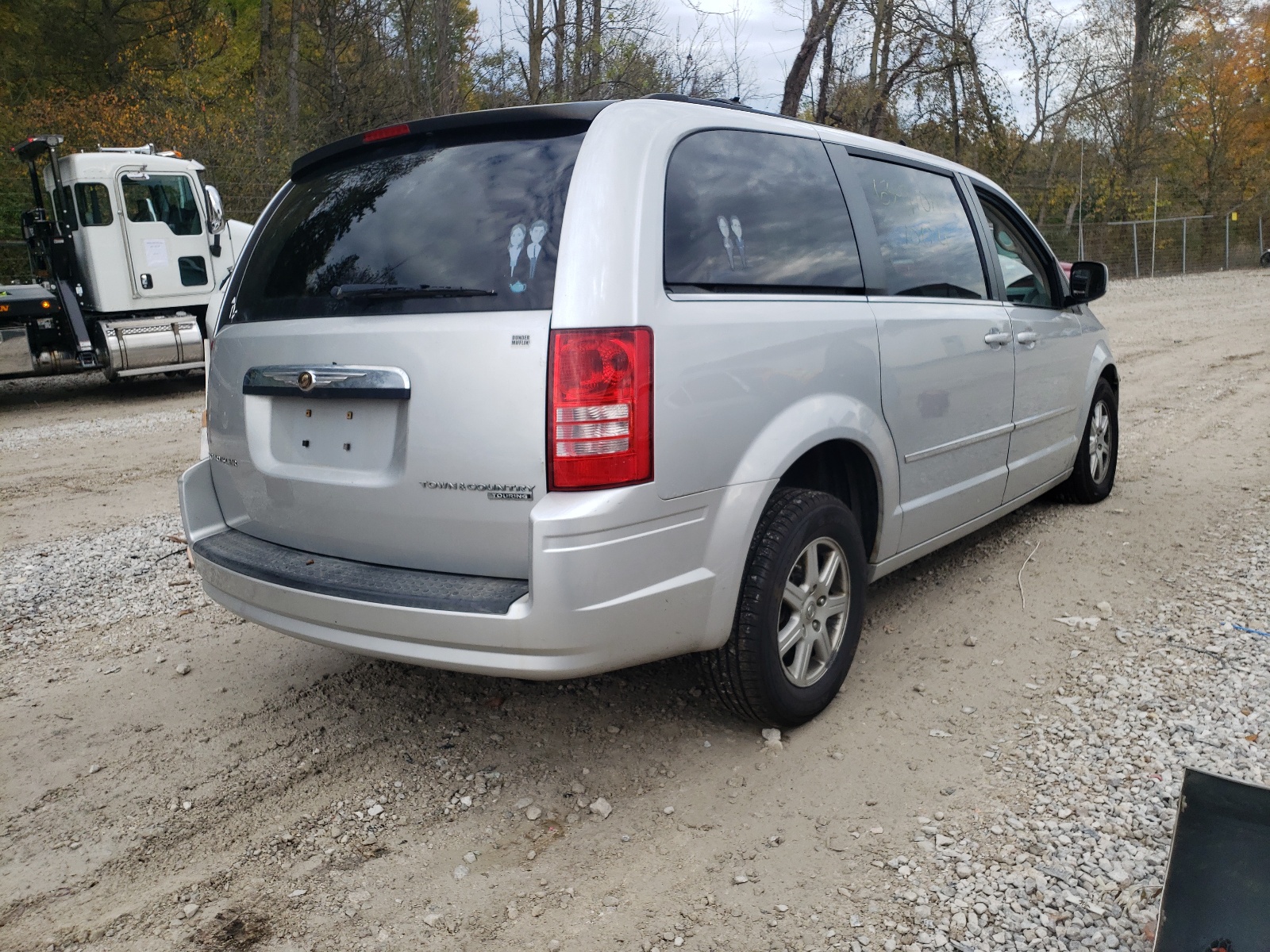 Photo 4 from auction – 2010 CHRYSLER TOWN & COU with VIN 2A4RR5D17AR494257
