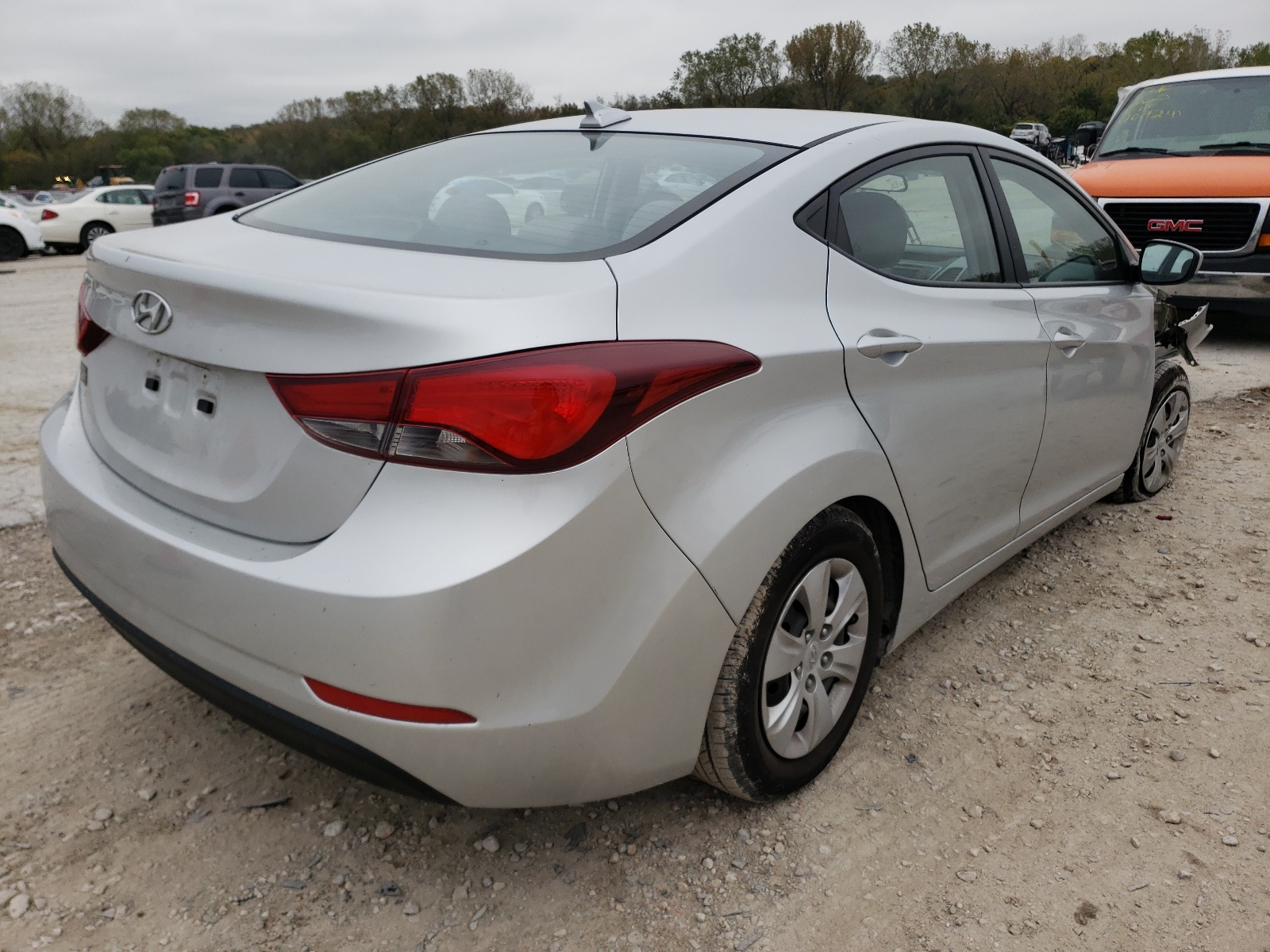 Photo 4 from auction – 2016 HYUNDAI ELANTRA SE with VIN 5NPDH4AE5GH689784