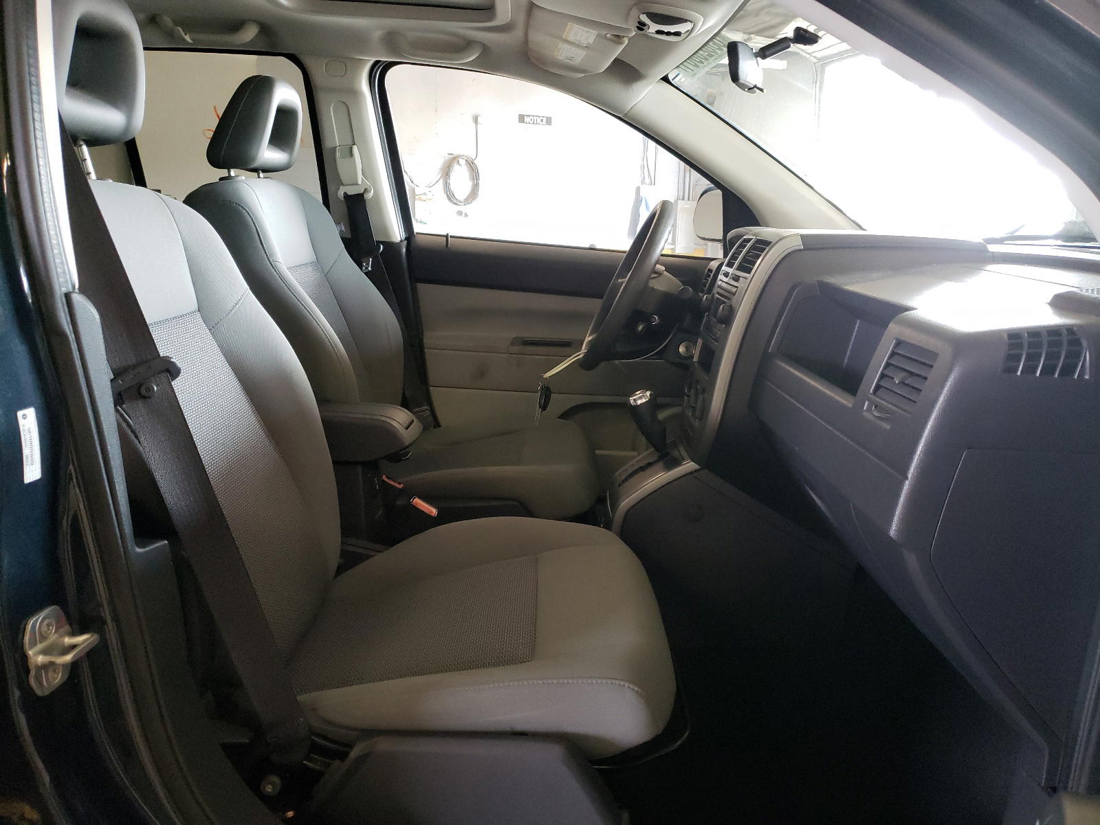 Photo 5 from auction – 2007 JEEP COMPASS with VIN 1J8FT47W37D390252