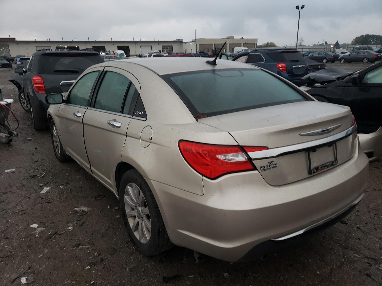 Photo 3 from auction – 2014 CHRYSLER 200 LIMITE with VIN 1C3CCBCGXEN153038