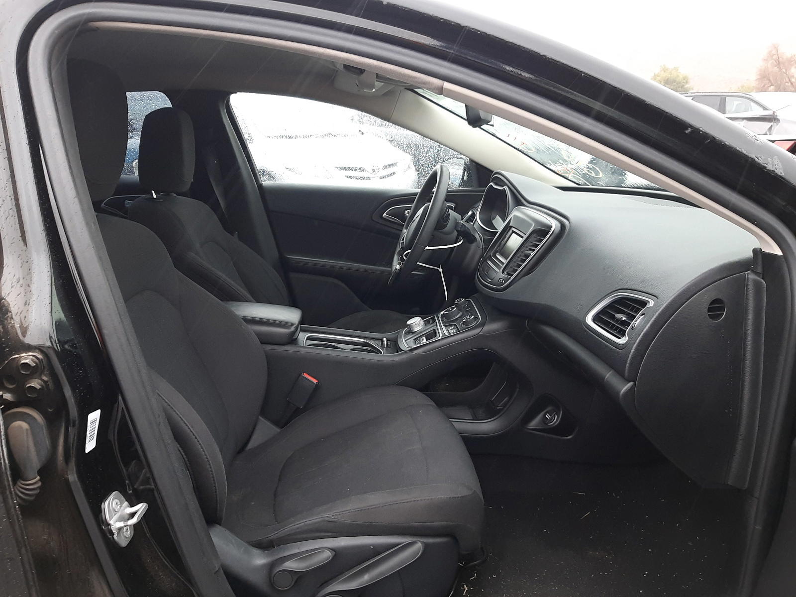 Photo 5 from auction – 2015 CHRYSLER 200 LIMITE with VIN 1C3CCCAB4FN633056