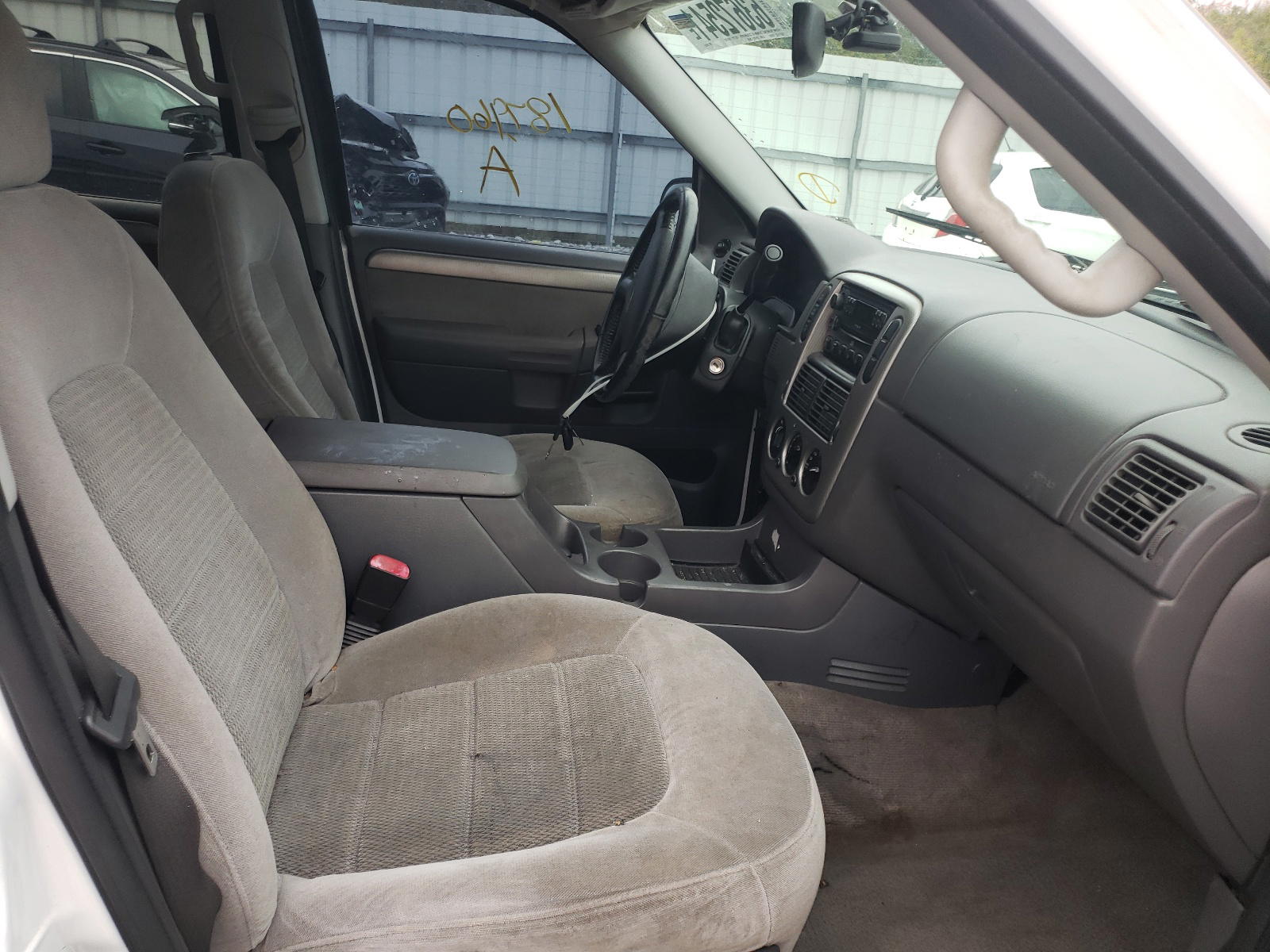 Photo 5 from auction – 2004 FORD EXPLORER X with VIN 1FMZU73E14ZB32385