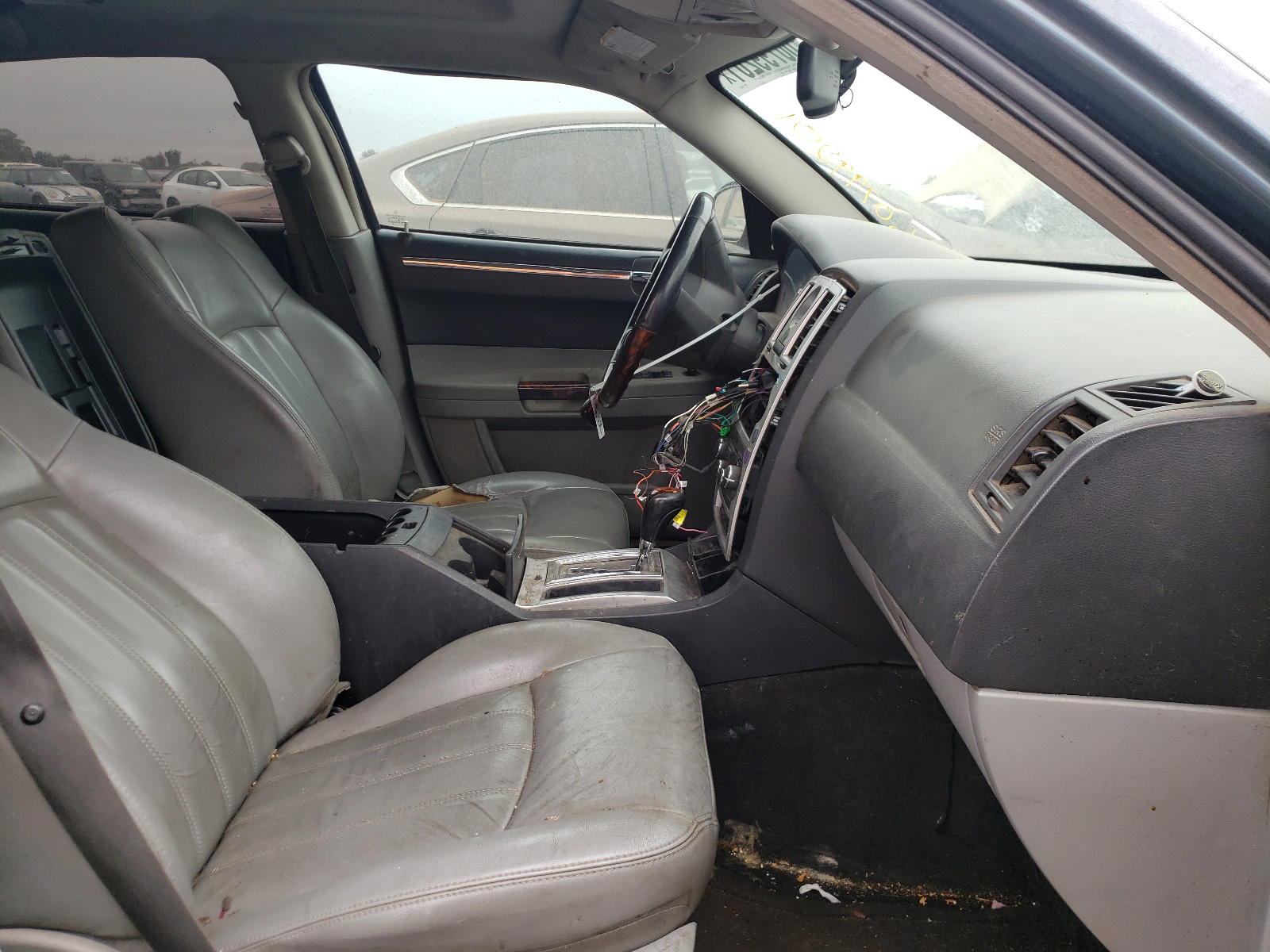 Photo 5 from auction – 2006 CHRYSLER 300C with VIN 2C3KA63H76H375970