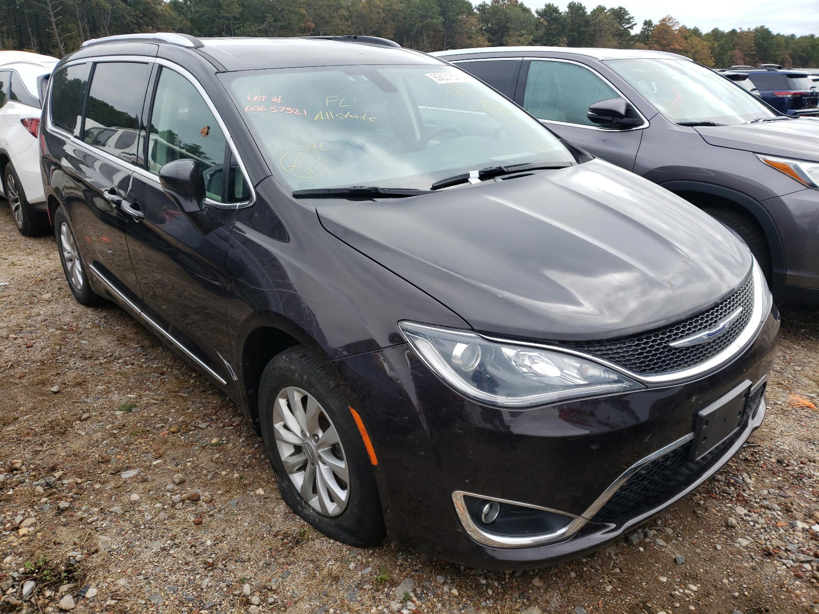 CHRYSLER PACIFICA T 2019 with VIN 2C4RC1BG4KR575869 - Photo from auction