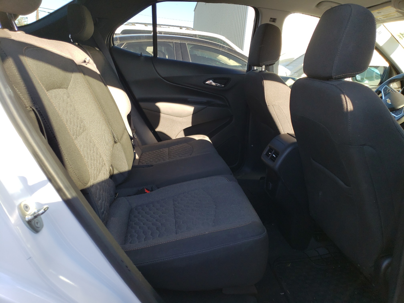 Photo 6 from auction – 2018 CHEVROLET EQUINOX LT with VIN 3GNAXJEV1JL163858