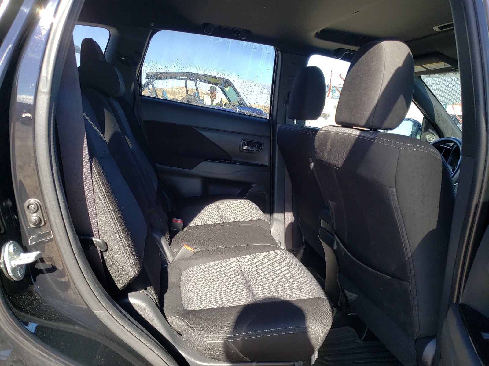 Photo 6 from auction – 2018 MITSUBISHI OUTLANDER with VIN JA4AZ3A37JZ028339