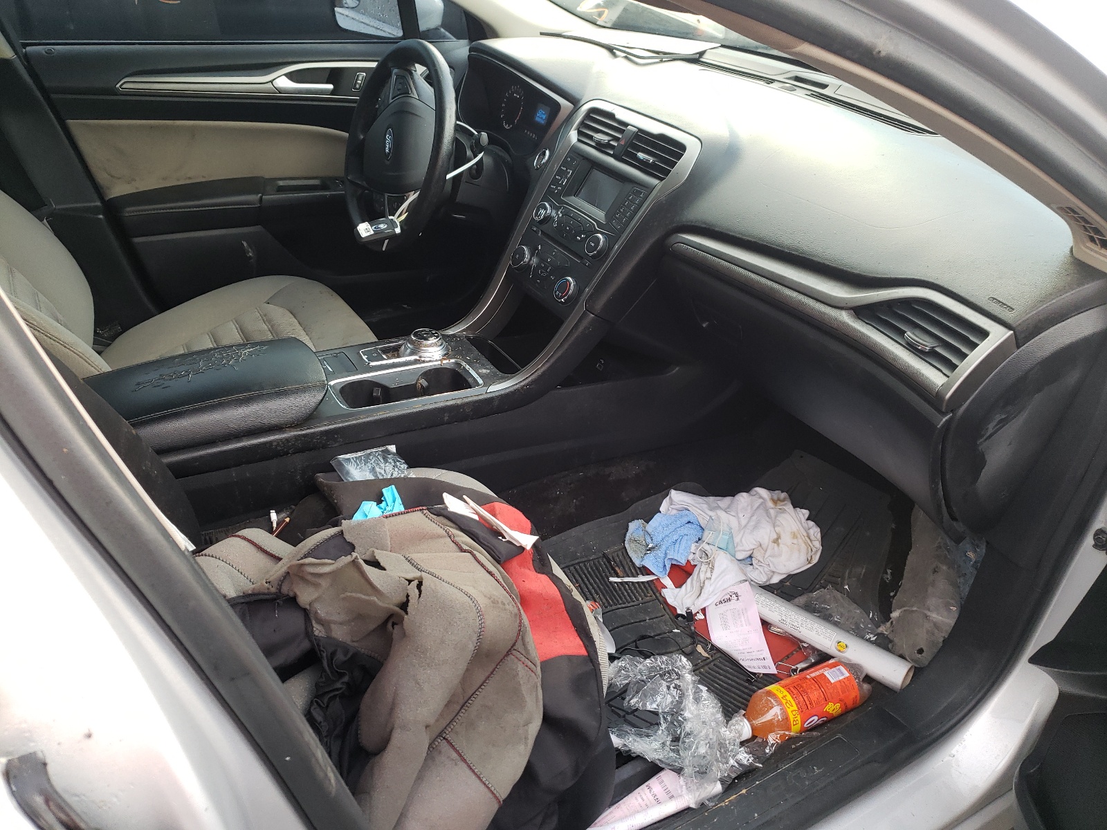 Photo 5 from auction – 2017 FORD FUSION S with VIN 3FA6P0G74HR346367