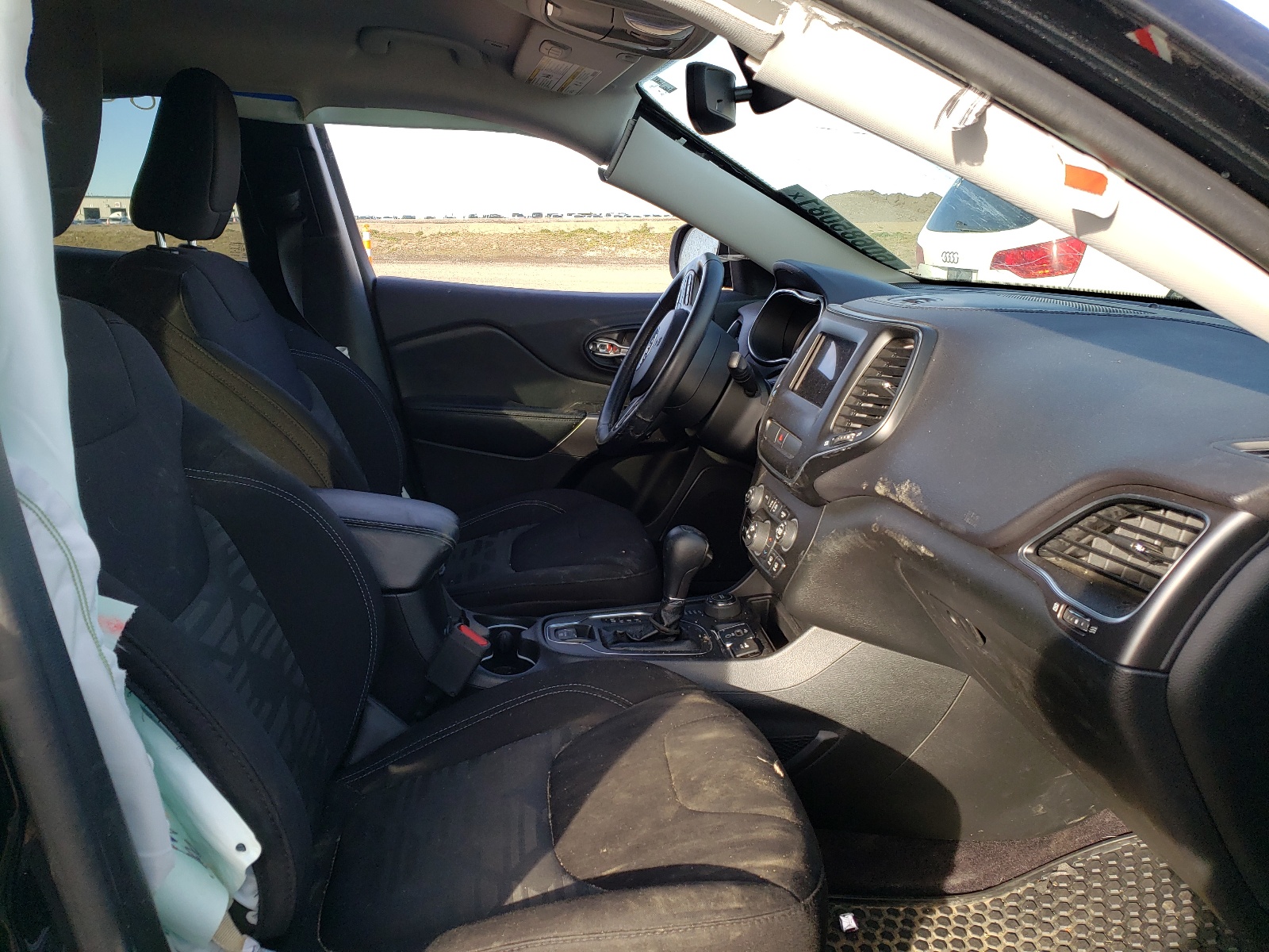 Photo 5 from auction – 2019 JEEP CHEROKEE L with VIN 1C4PJMCX3KD190738