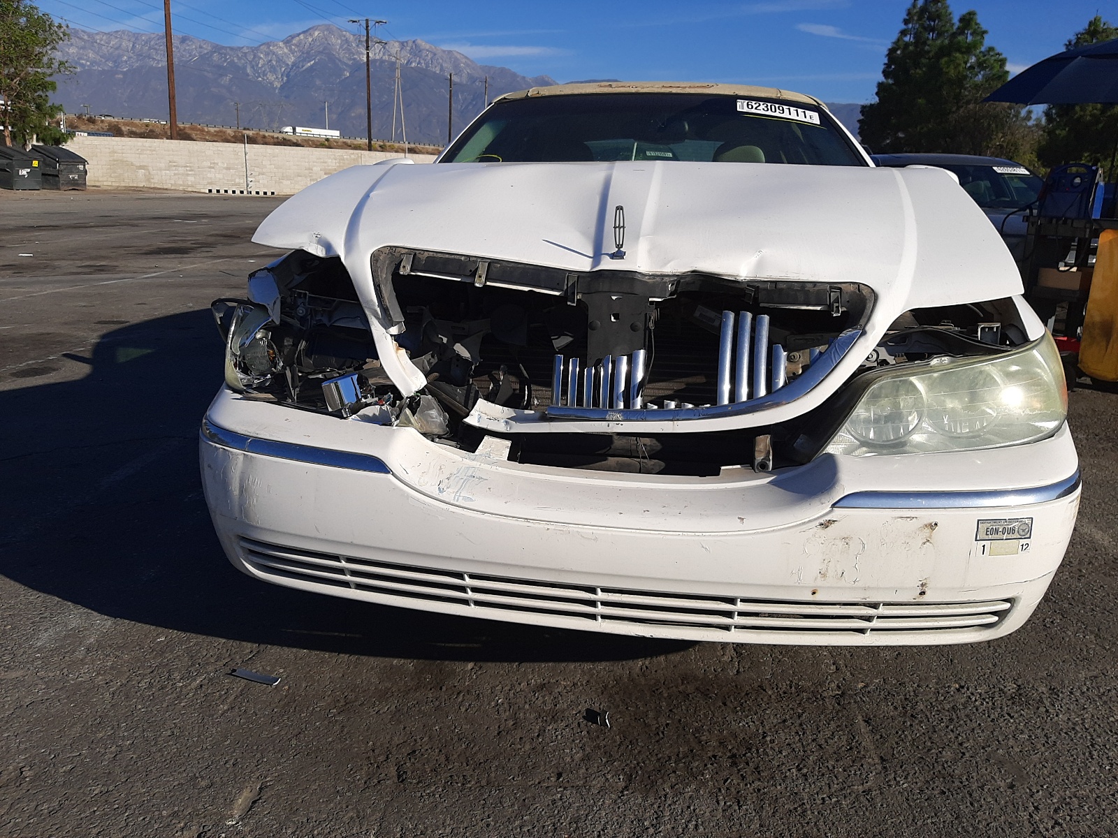 Photo 9 from auction – 2004 LINCOLN TOWN CAR E with VIN 1LNHM81W94Y604545