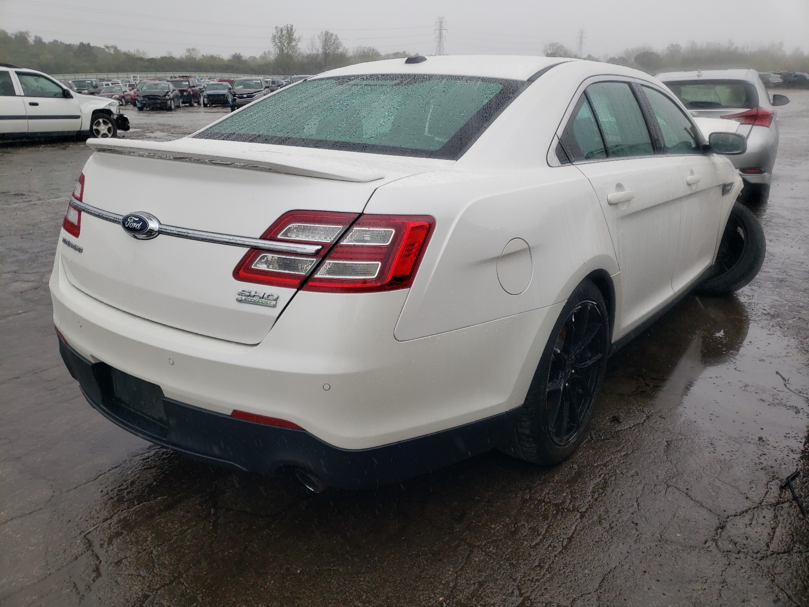 Zdjęcie 4 z aukcji – 2013 FORD TAURUS SHO z VIN 1FAHP2KT7DG200894