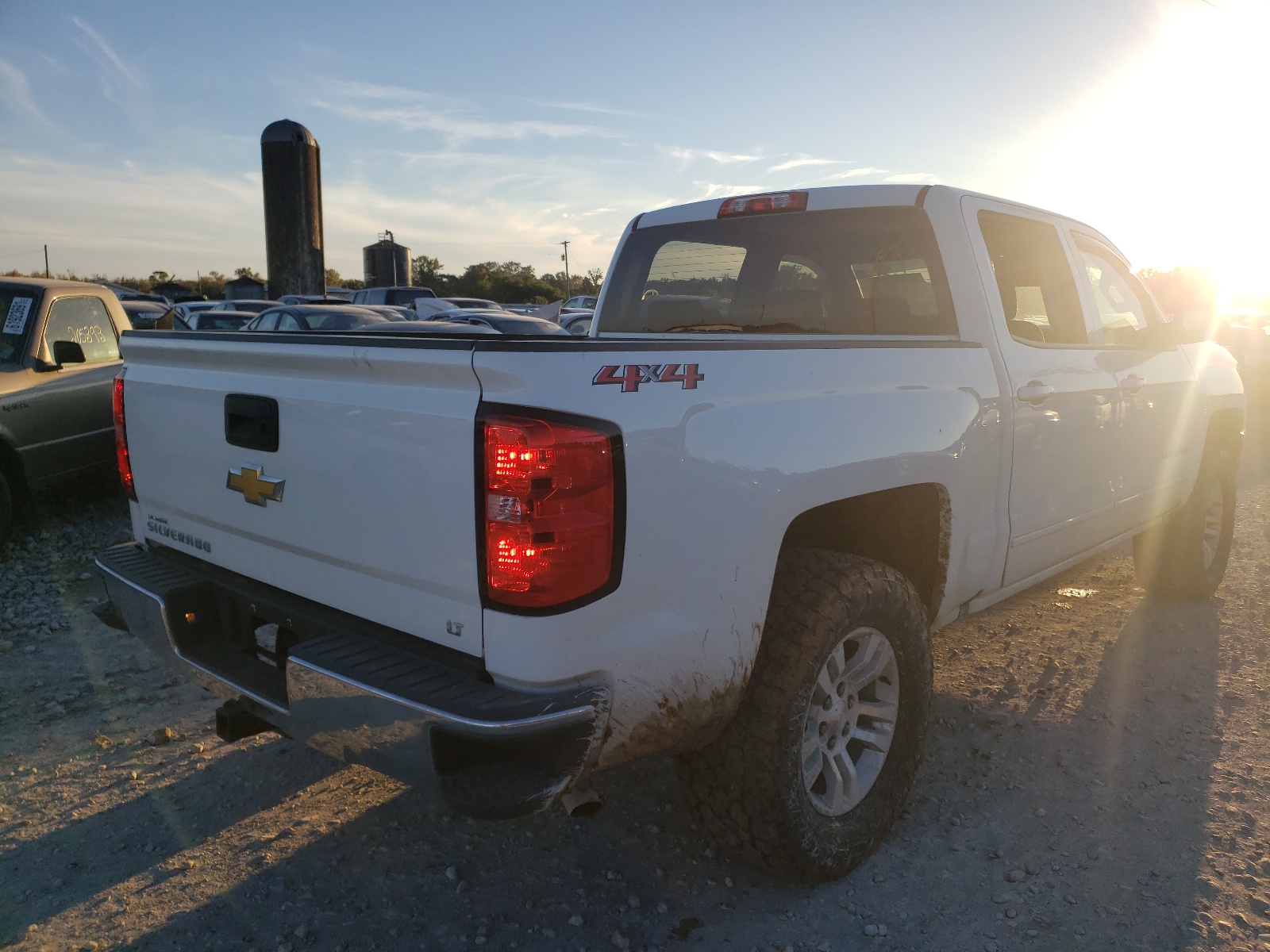 Photo 4 from auction – 2018 CHEVROLET SILVERADO with VIN 3GCUKREC7JG382723