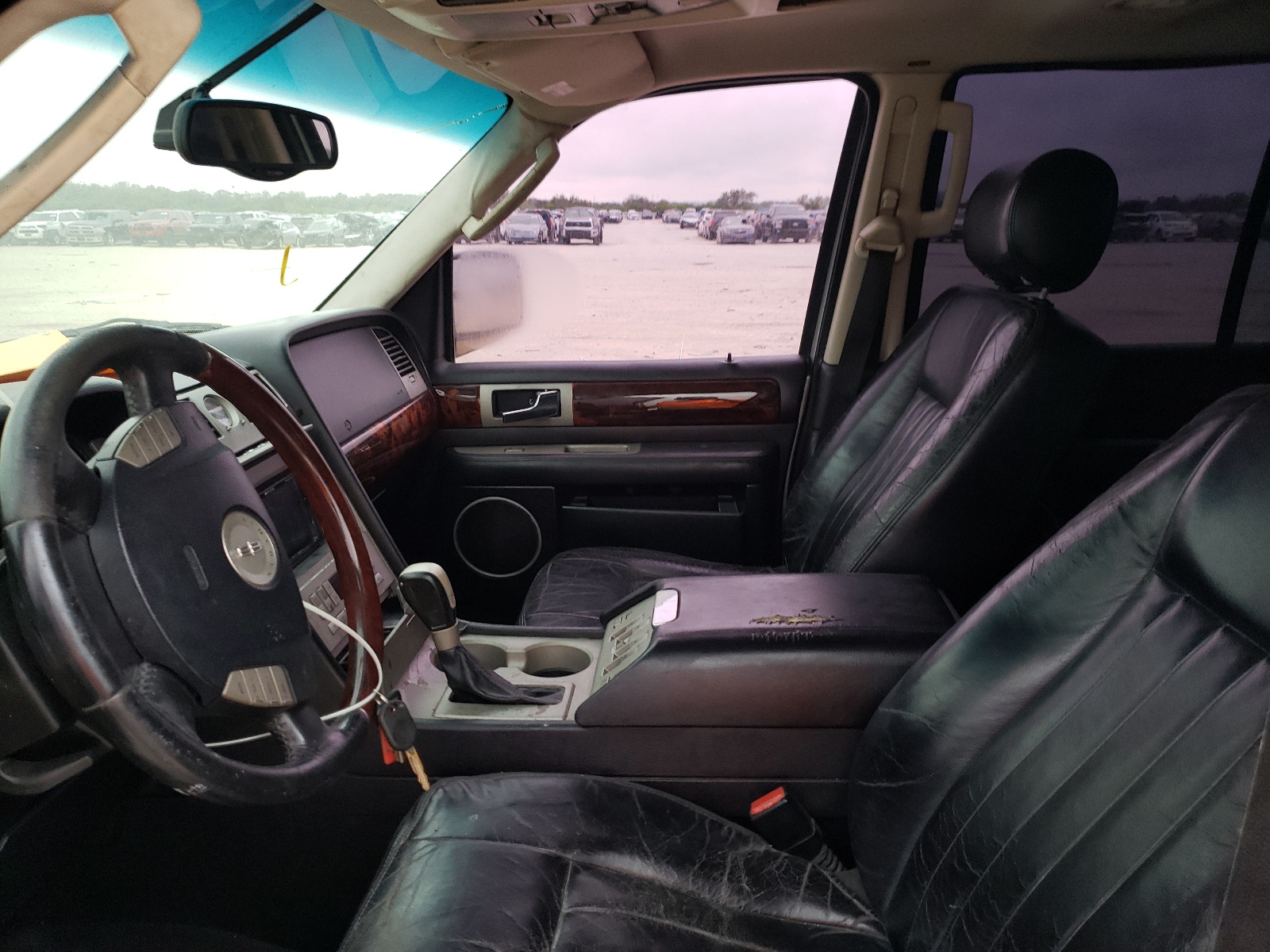 Photo 5 from auction – 2003 LINCOLN NAVIGATOR with VIN 5LMFU27R03LJ15675