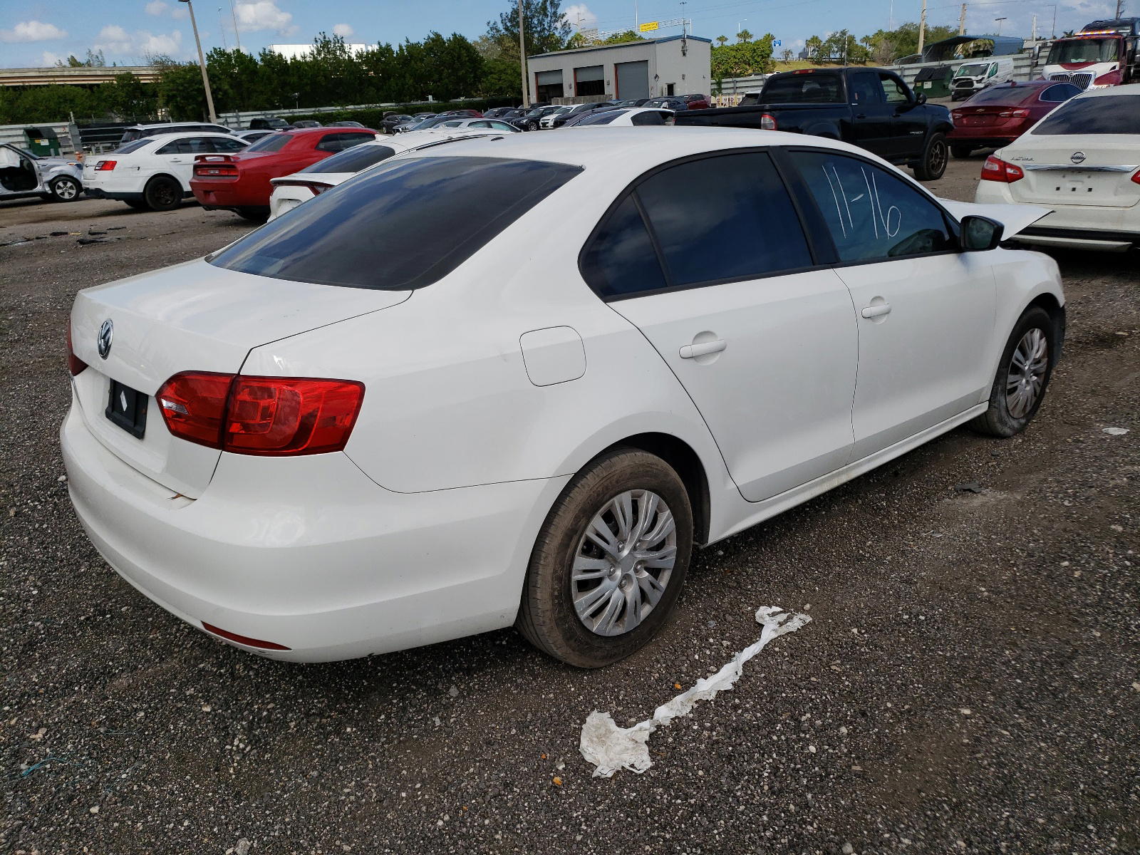 Photo 4 from auction – 2014 VOLKSWAGEN JETTA BASE with VIN 3VW2K7AJ4EM375314