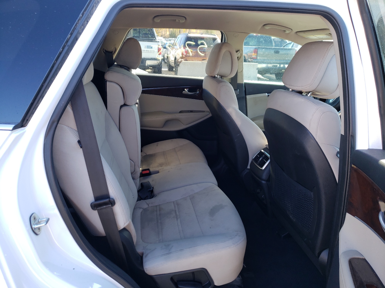 Photo 6 from auction – 2016 KIA SORENTO LX with VIN 5XYPG4A34GG147128