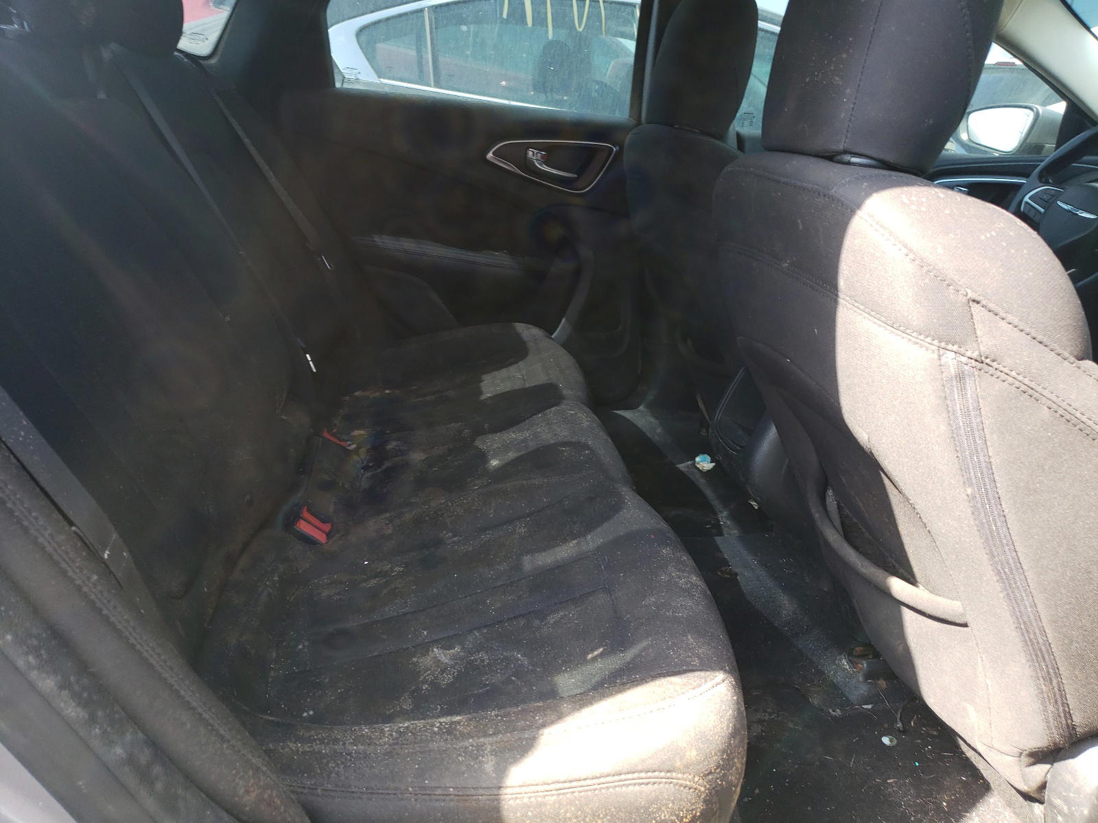 Photo 6 from auction – 2015 CHRYSLER 200 LIMITE with VIN 1C3CCCAB5FN651579