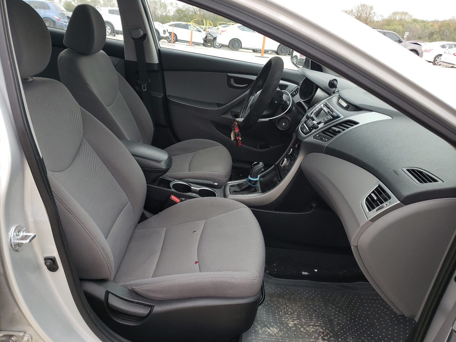 Photo 5 from auction – 2016 HYUNDAI ELANTRA SE with VIN 5NPDH4AE5GH689784