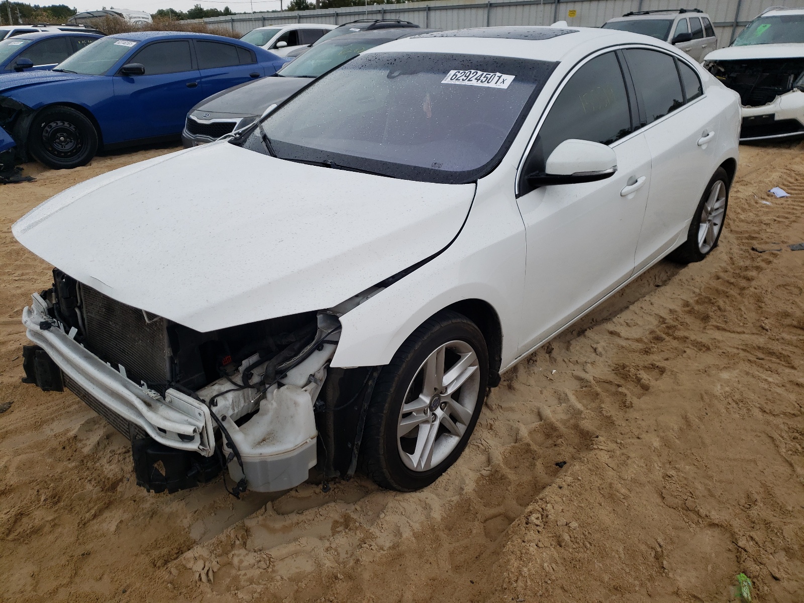 Photo 2 from auction – 2015 VOLVO S60 PREMIE with VIN YV140MFB0F1308171