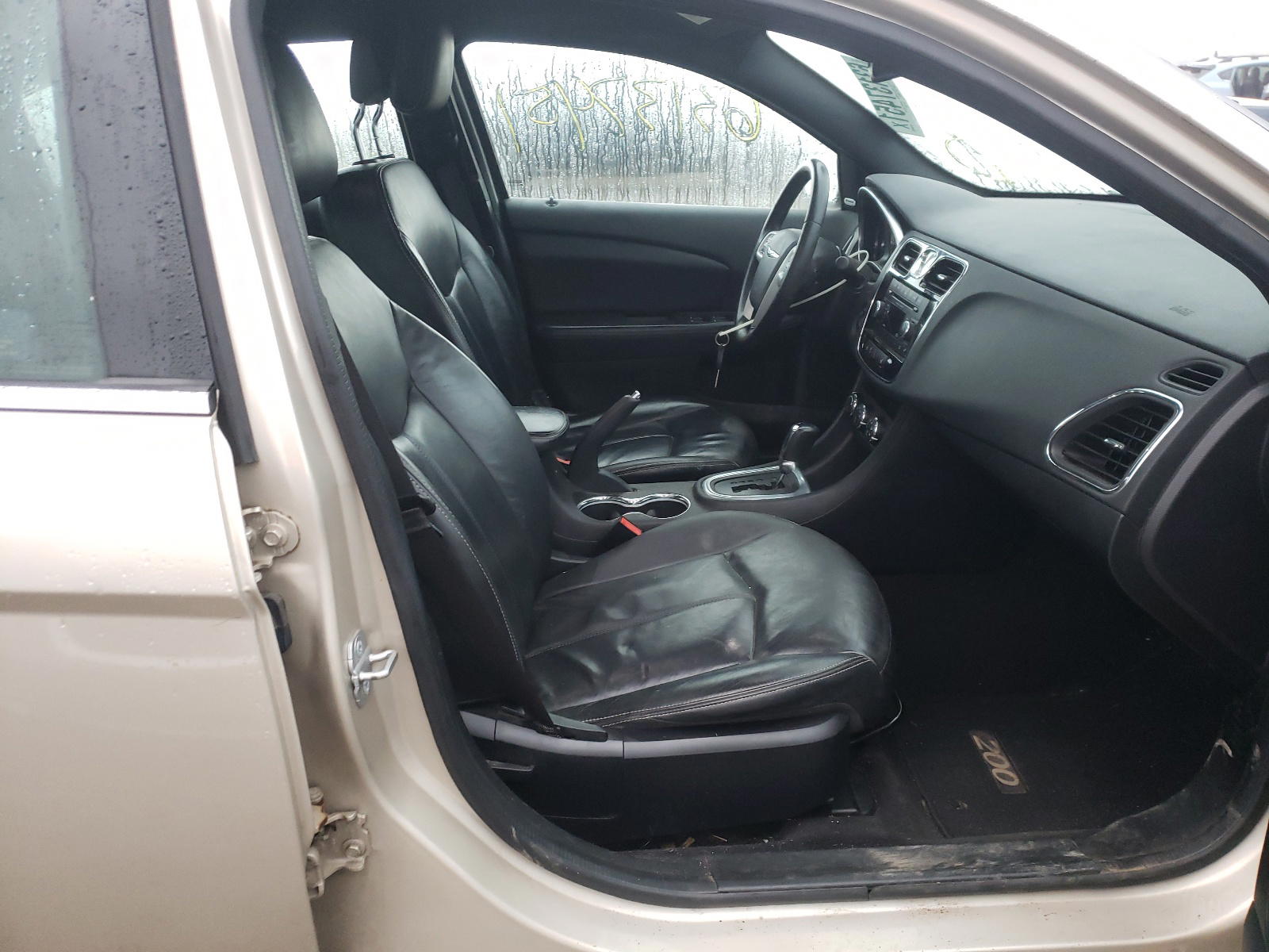 Photo 5 from auction – 2014 CHRYSLER 200 LIMITE with VIN 1C3CCBCGXEN153038