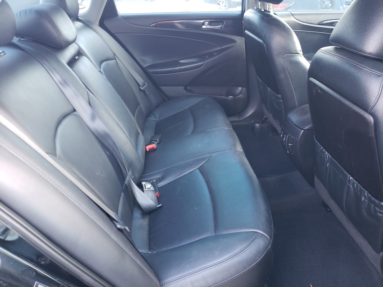 Photo 6 from auction – 2013 HYUNDAI SONATA SE with VIN 5NPEC4AB3DH656125
