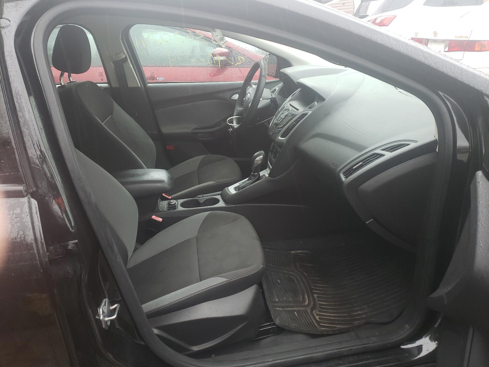 Photo 5 from auction – 2012 FORD FOCUS SE with VIN 1FAHP3K20CL366032