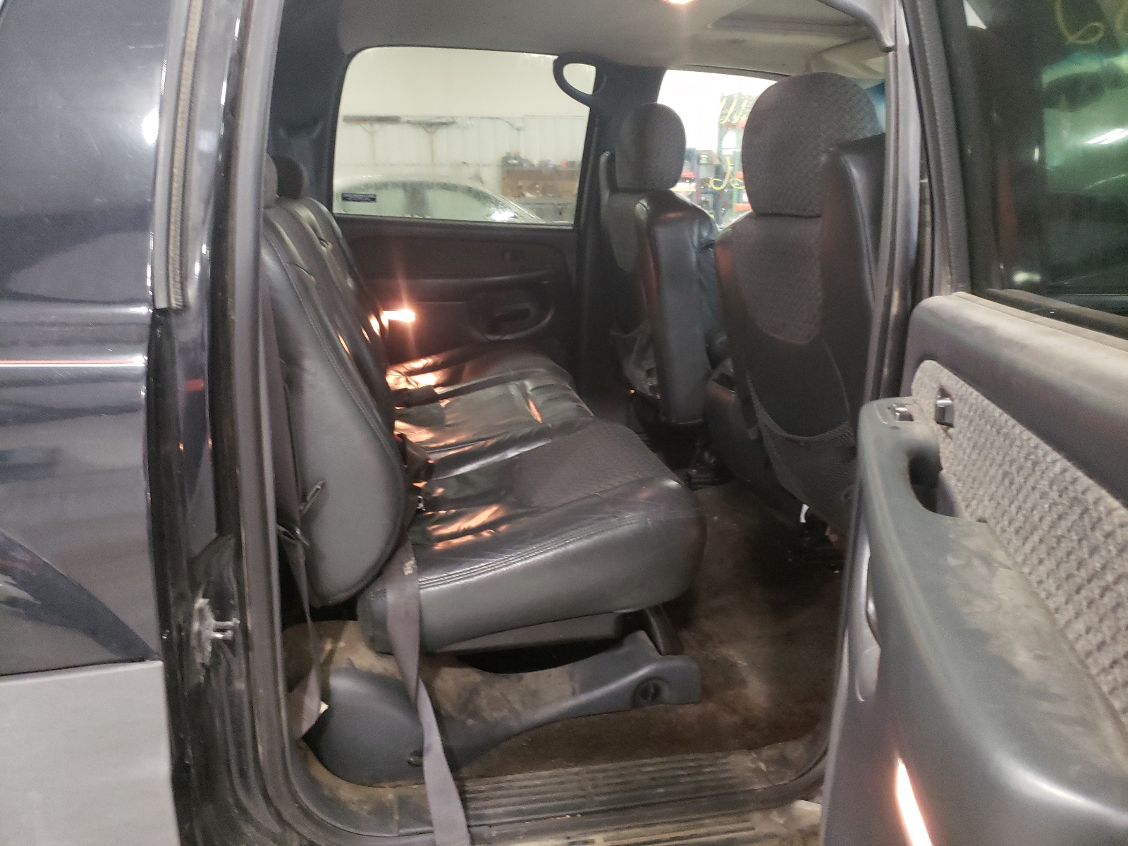 Photo 6 from auction – 2002 CHEVROLET AVALANCHE with VIN 3GNEK13T62G236444